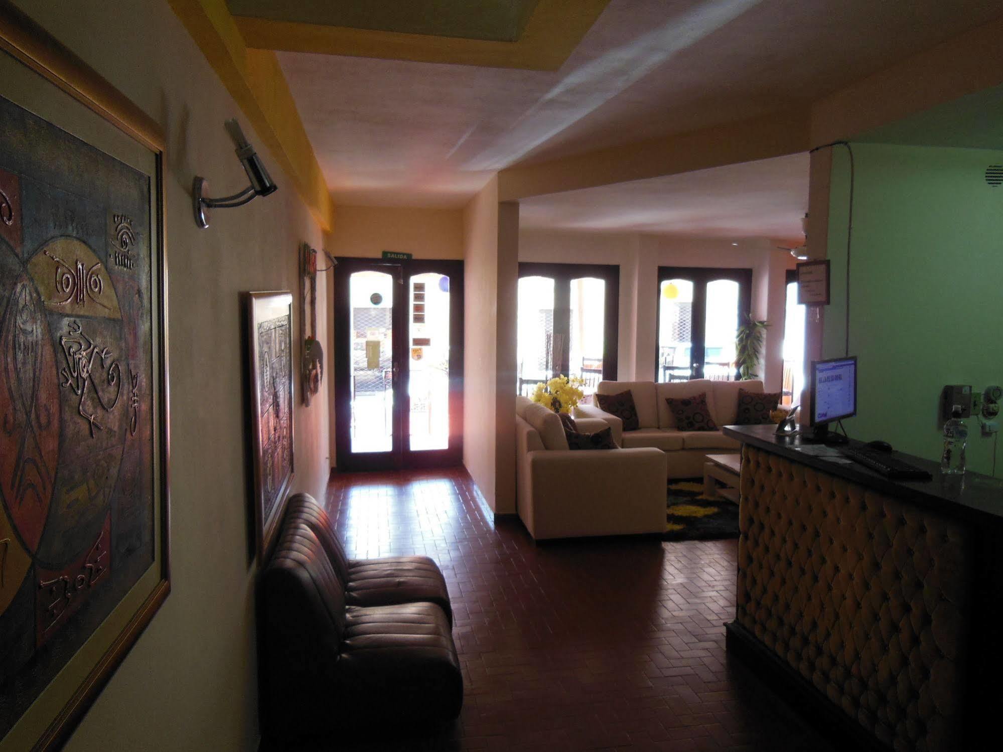 Costanera Hostel Асунсьон Экстерьер фото