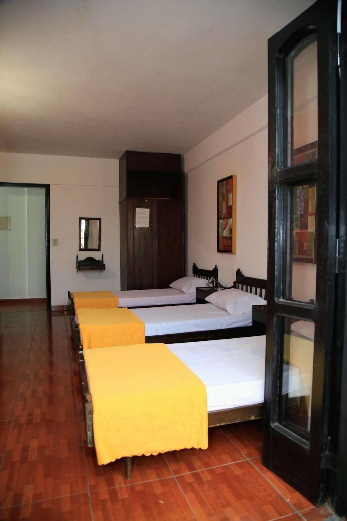 Costanera Hostel Асунсьон Экстерьер фото