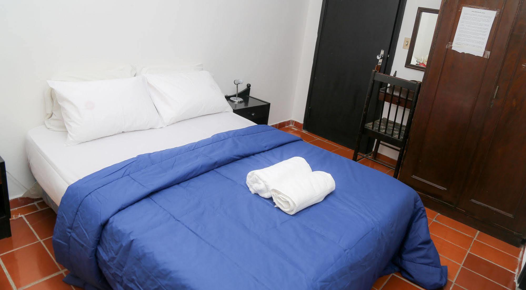 Costanera Hostel Асунсьон Экстерьер фото