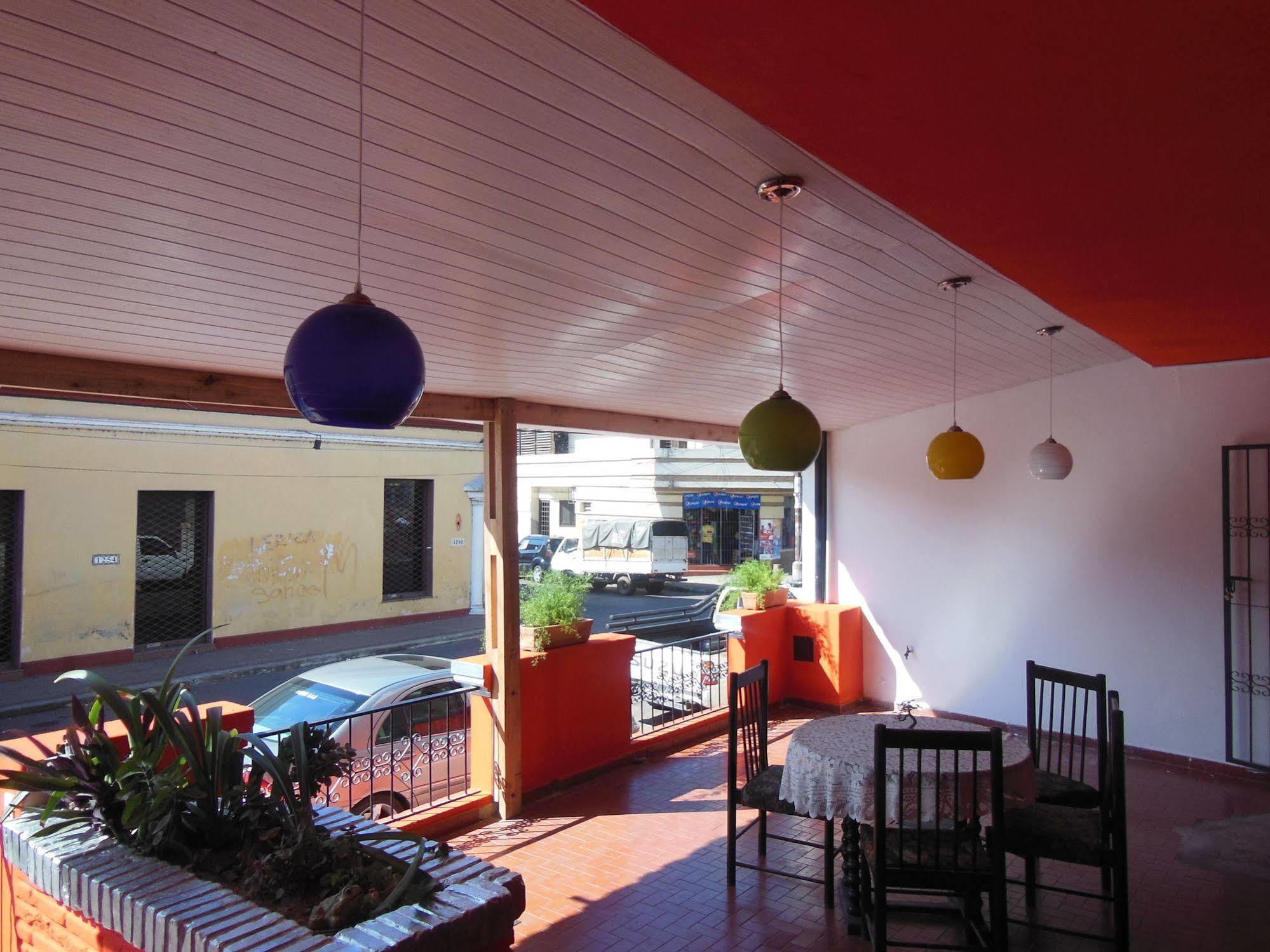 Costanera Hostel Асунсьон Экстерьер фото