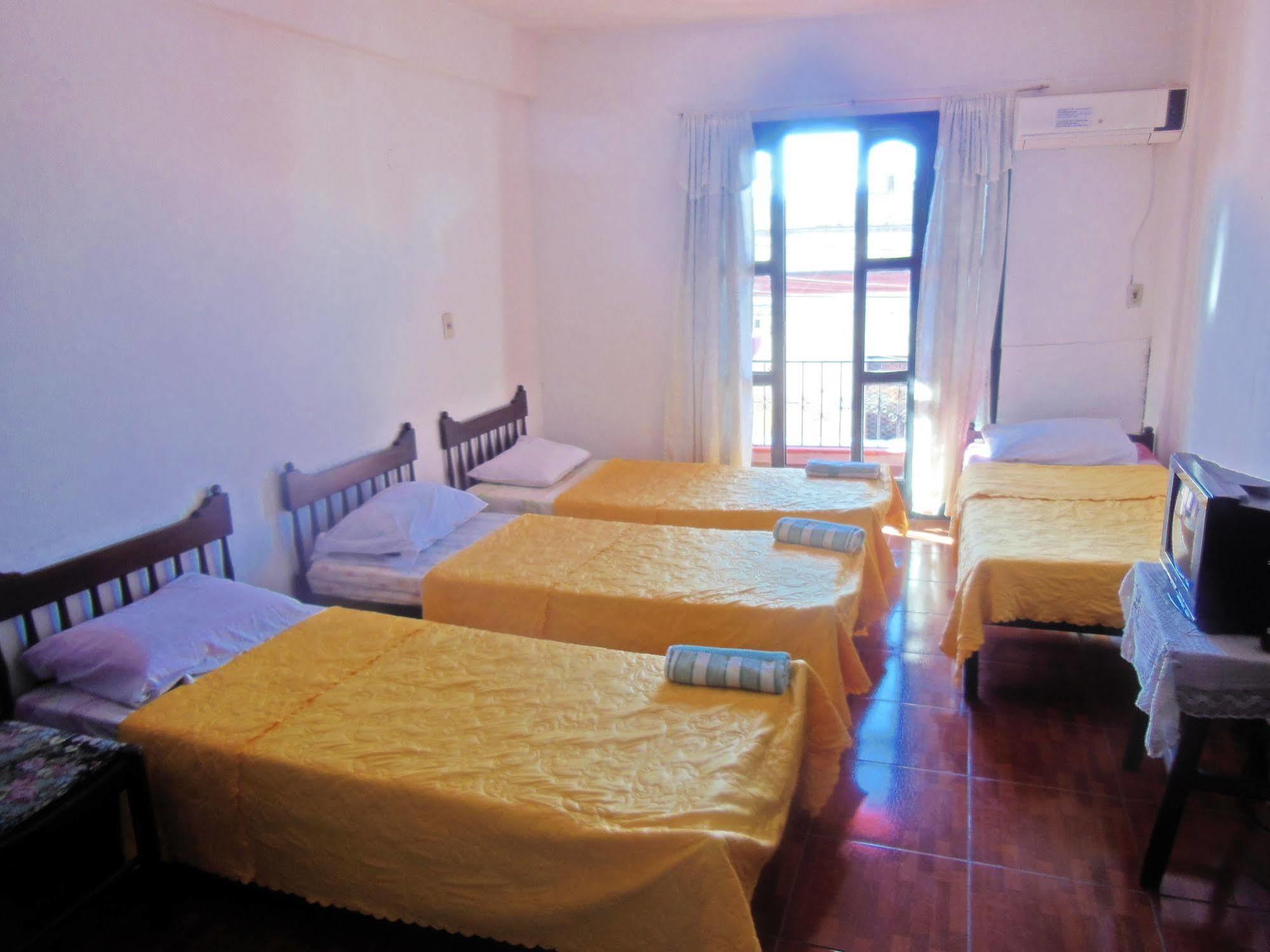 Costanera Hostel Асунсьон Экстерьер фото